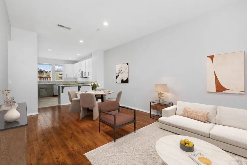 112 Via Sovana Santee, CA 92071