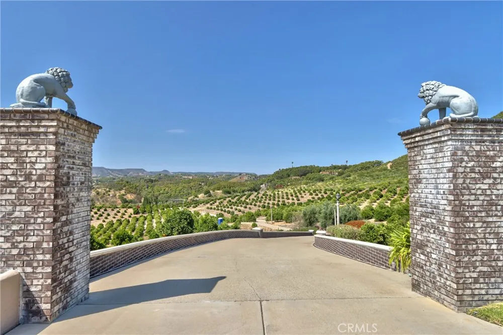 46856 El Prado Temecula, CA 92590