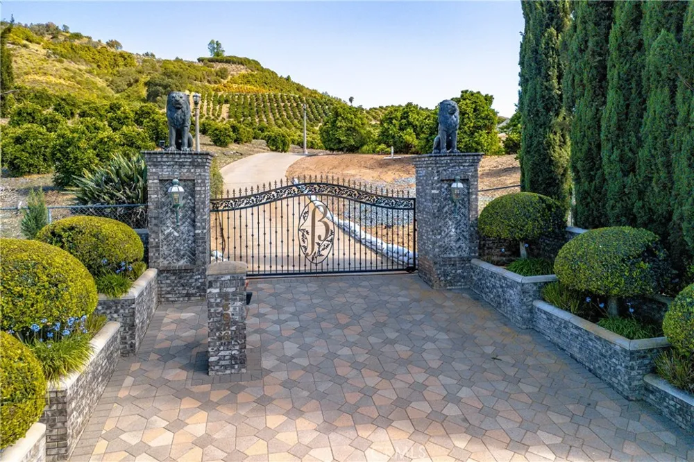 46856 El Prado Temecula, CA 92590