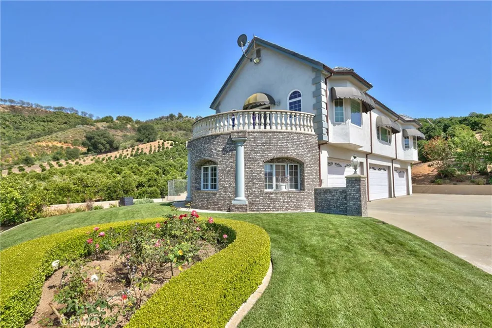 46856 El Prado Temecula, CA 92590