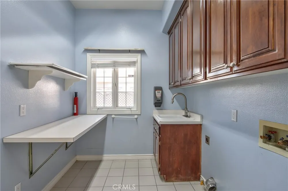 46856 El Prado Temecula, CA 92590