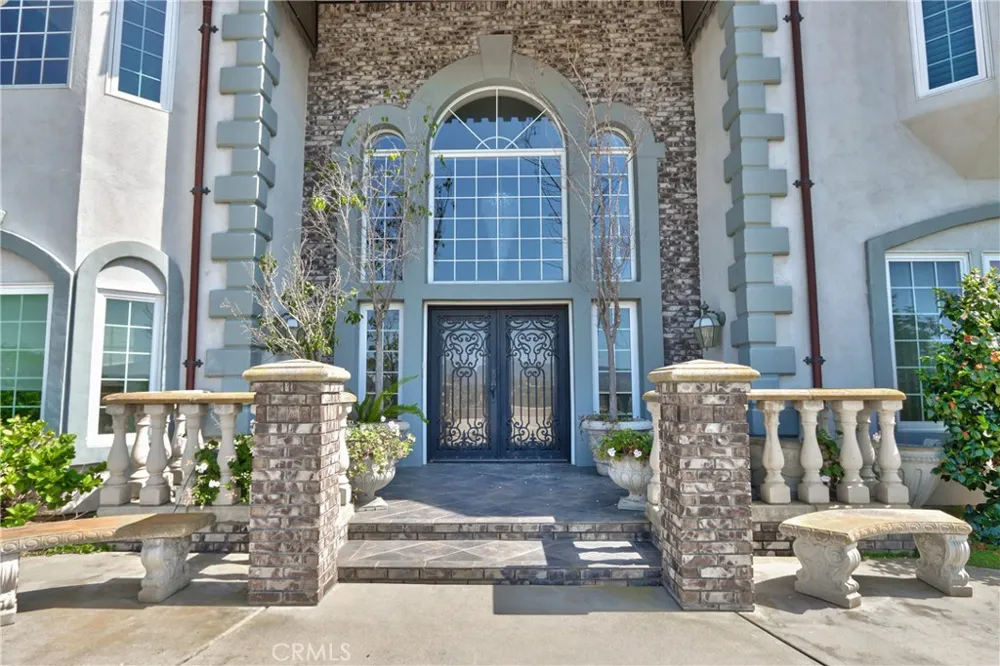 46856 El Prado Temecula, CA 92590