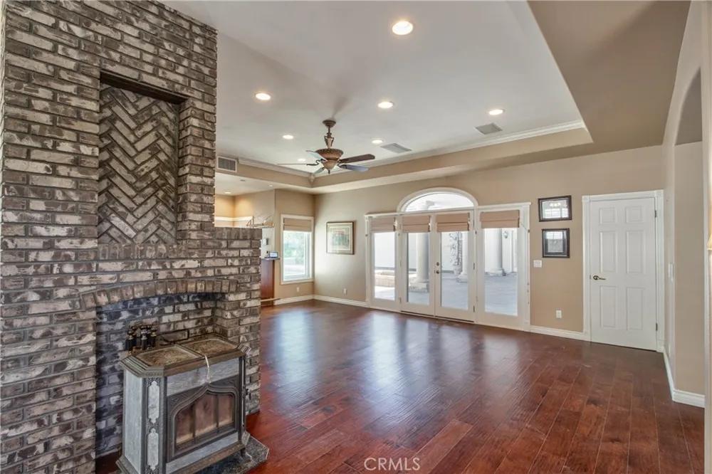 46856 El Prado Temecula, CA 92590
