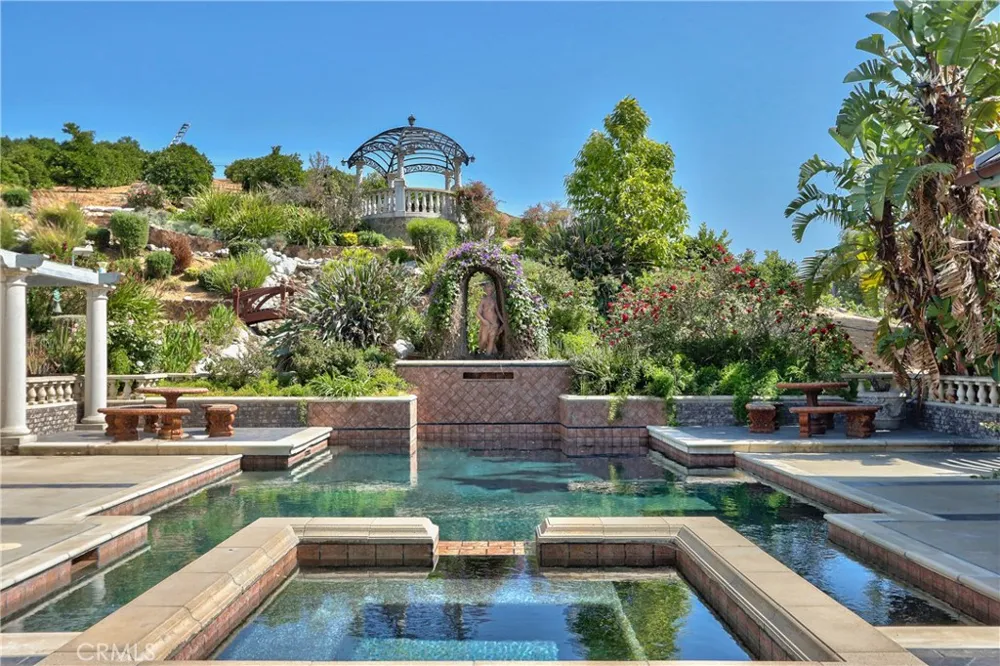 46856 El Prado Temecula, CA 92590