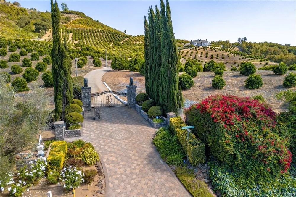 46856 El Prado Temecula, CA 92590