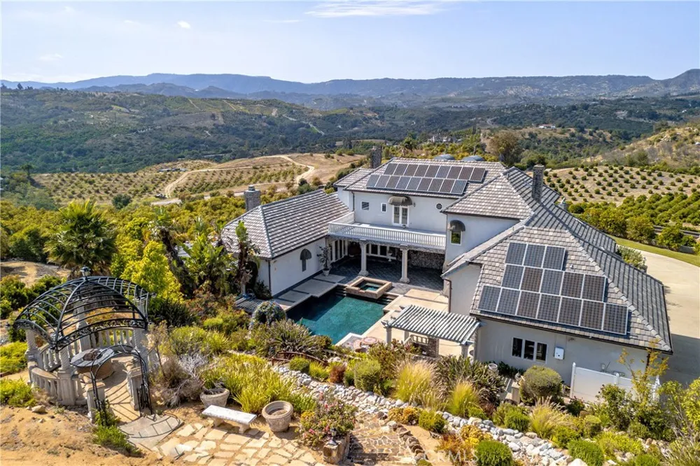 46856 El Prado Temecula, CA 92590
