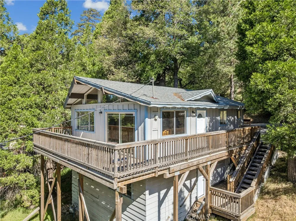 494 Wylerhorn Crestline, CA 92325
