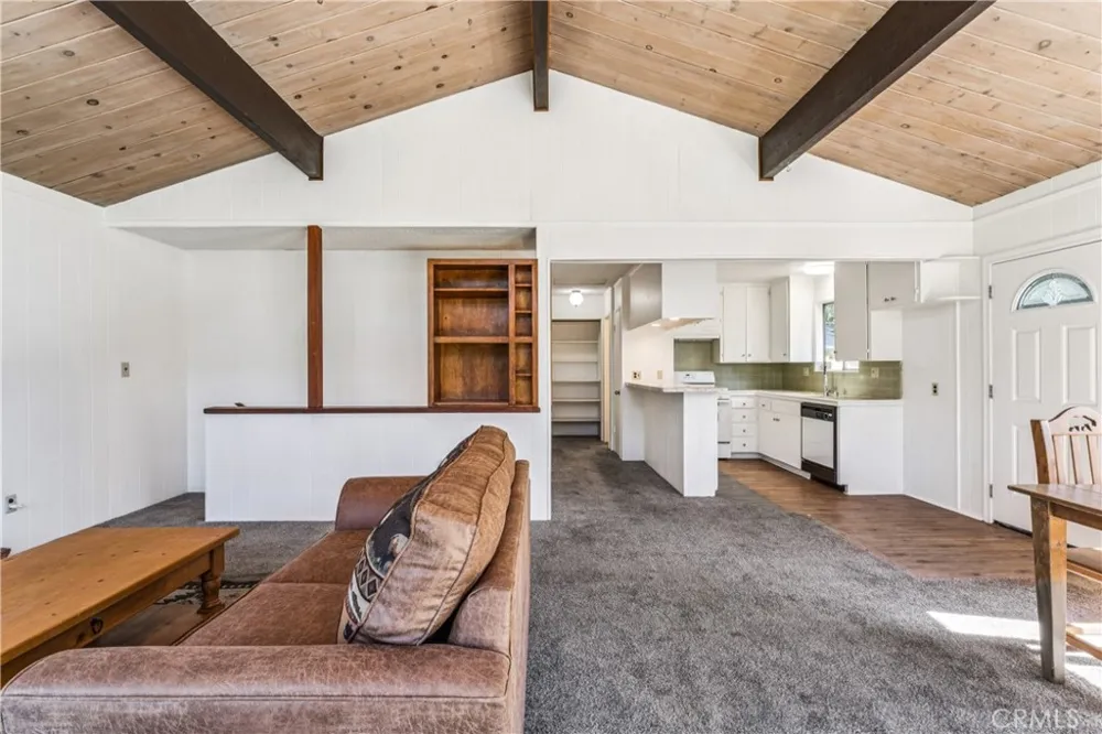 494 Wylerhorn Crestline, CA 92325