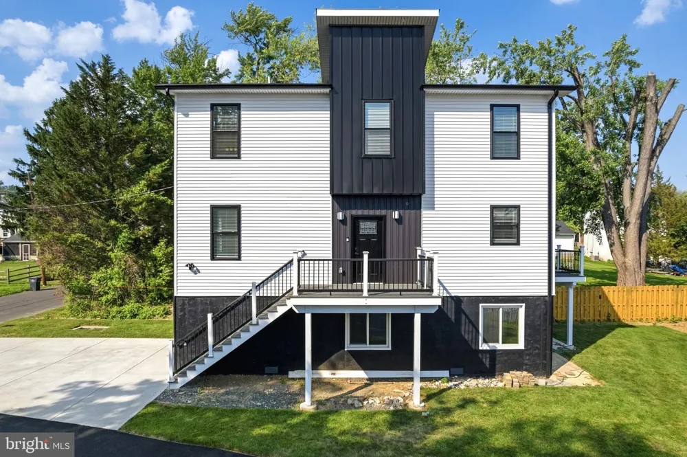 2370 RANDOLPH STREET Huntingdon Valley, PA 19006