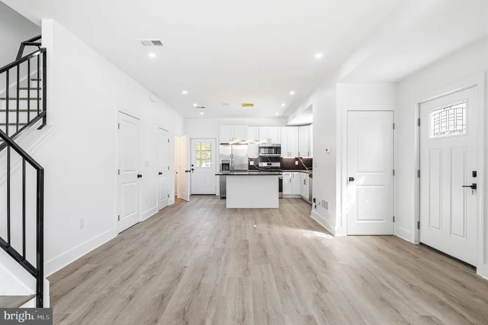 2370 RANDOLPH STREET Huntingdon Valley, PA 19006