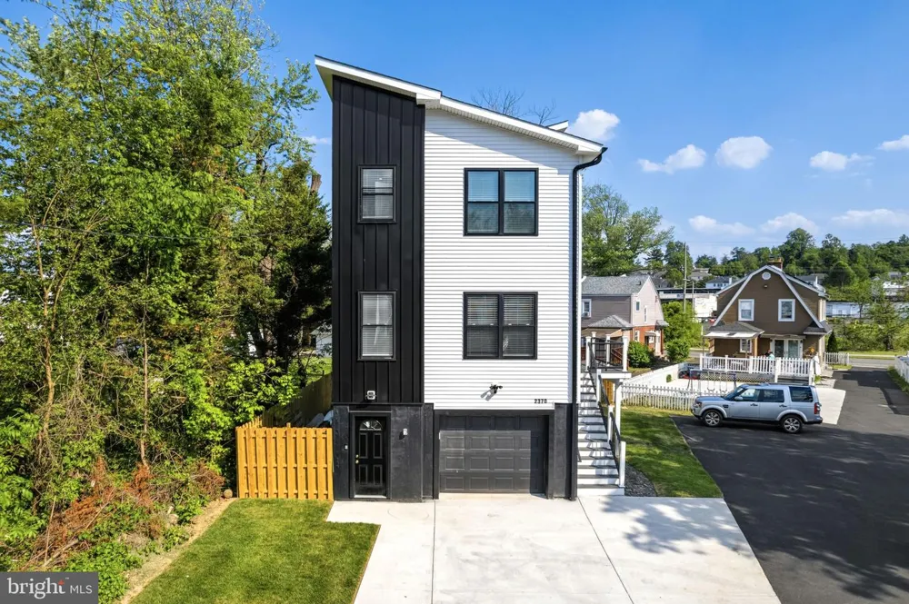 2370 RANDOLPH STREET Huntingdon Valley, PA 19006