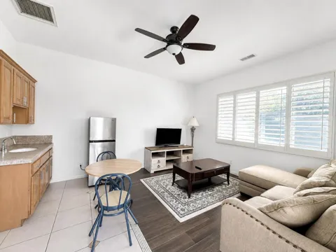 12 Buckingham Way #Casita