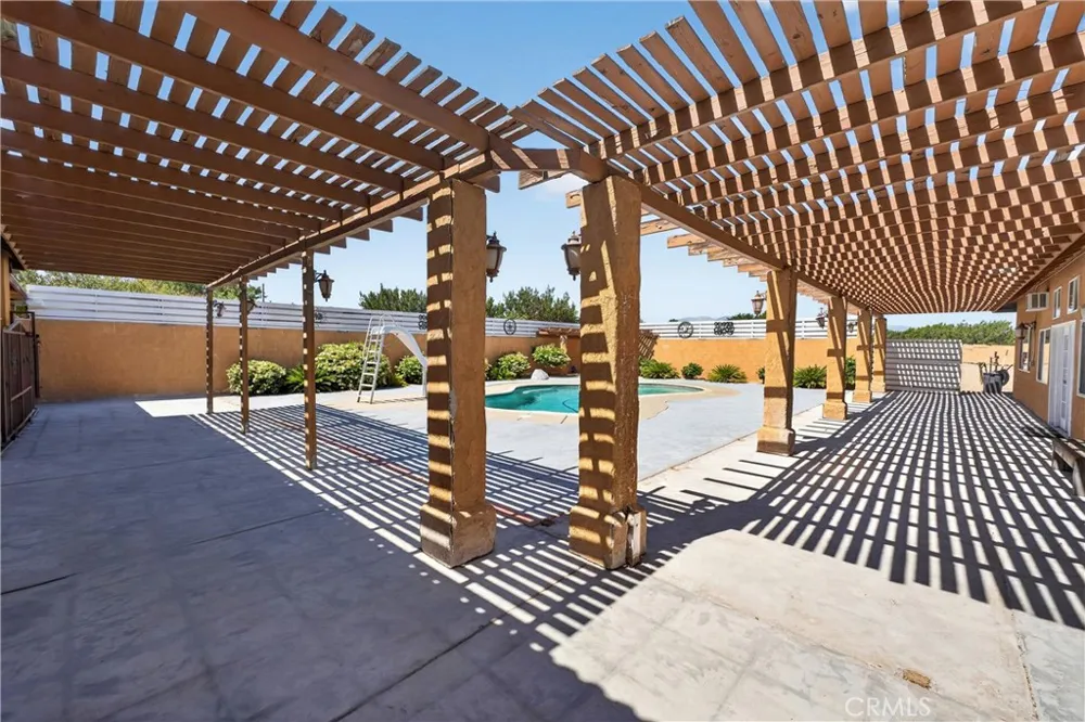 7264 Kuki Oak Hills, CA 92344