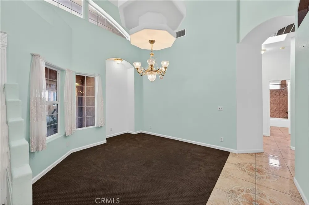 7264 Kuki Oak Hills, CA 92344