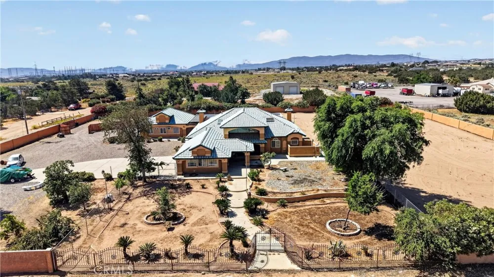 7264 Kuki Oak Hills, CA 92344
