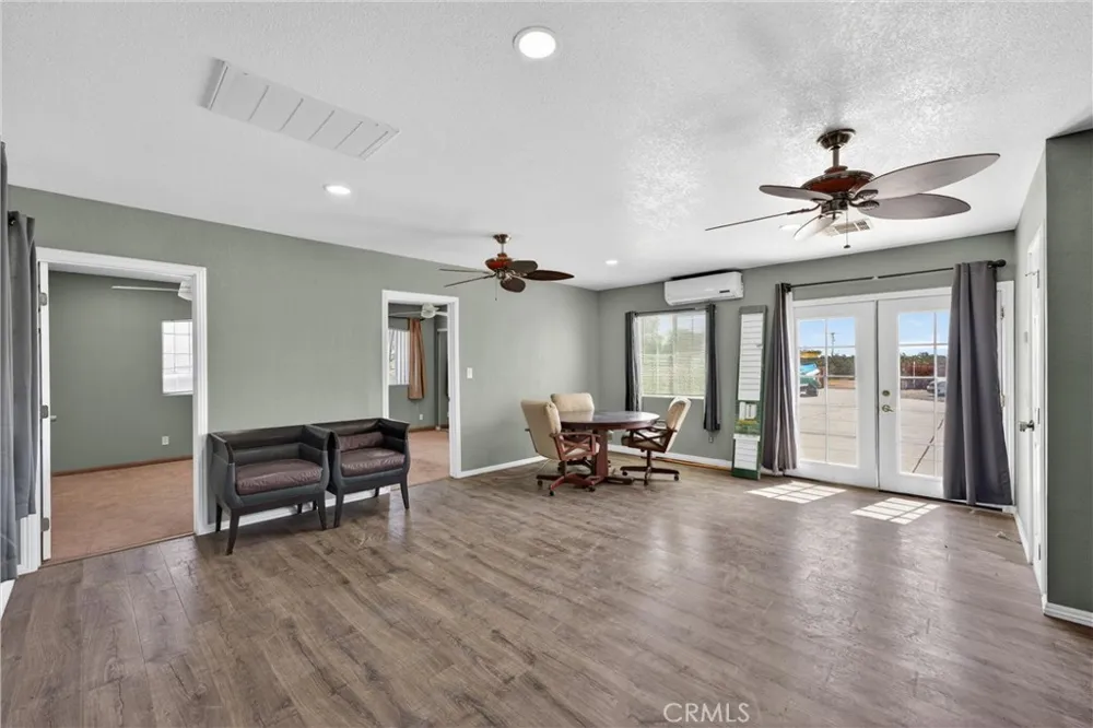 7264 Kuki Oak Hills, CA 92344