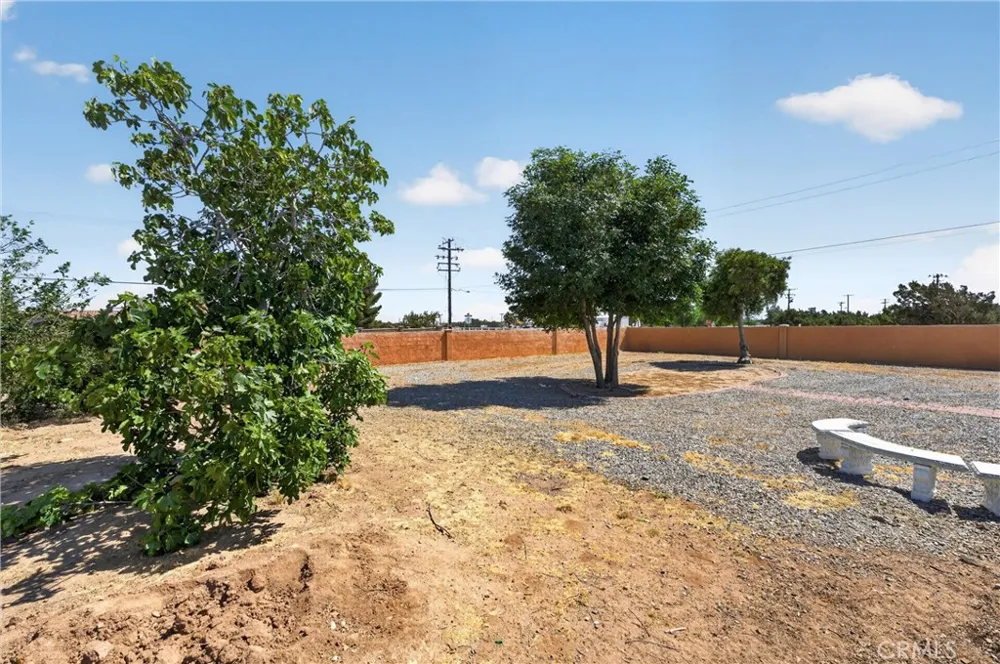 7264 Kuki Oak Hills, CA 92344