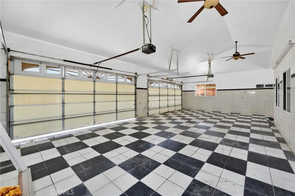 7264 Kuki Oak Hills, CA 92344
