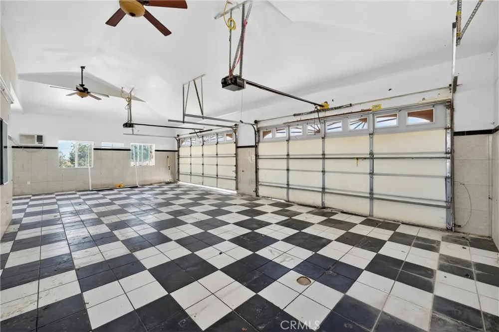 7264 Kuki Oak Hills, CA 92344