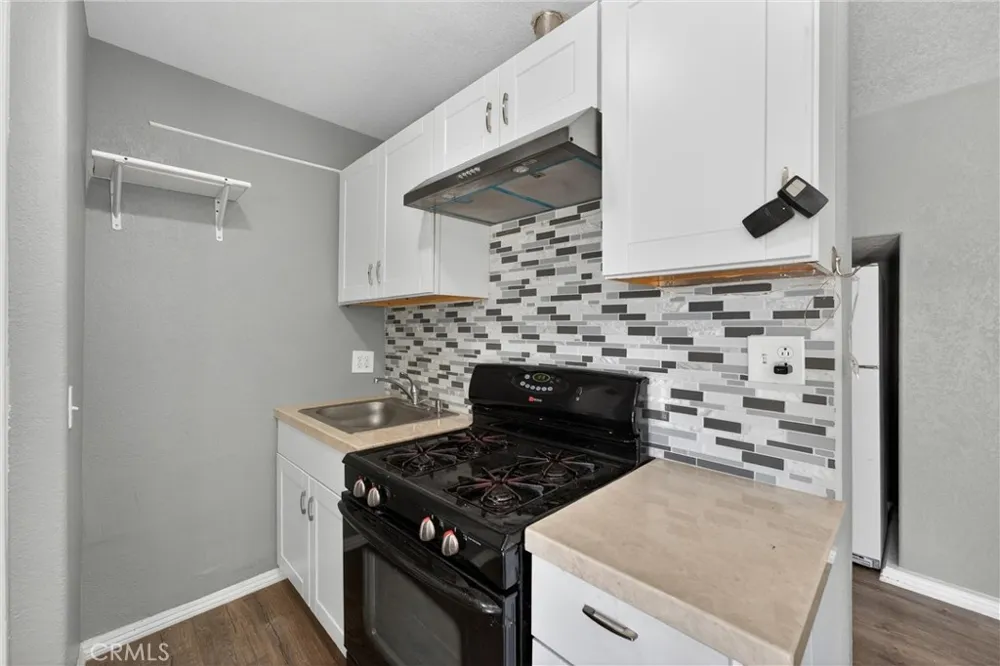 7264 Kuki Oak Hills, CA 92344