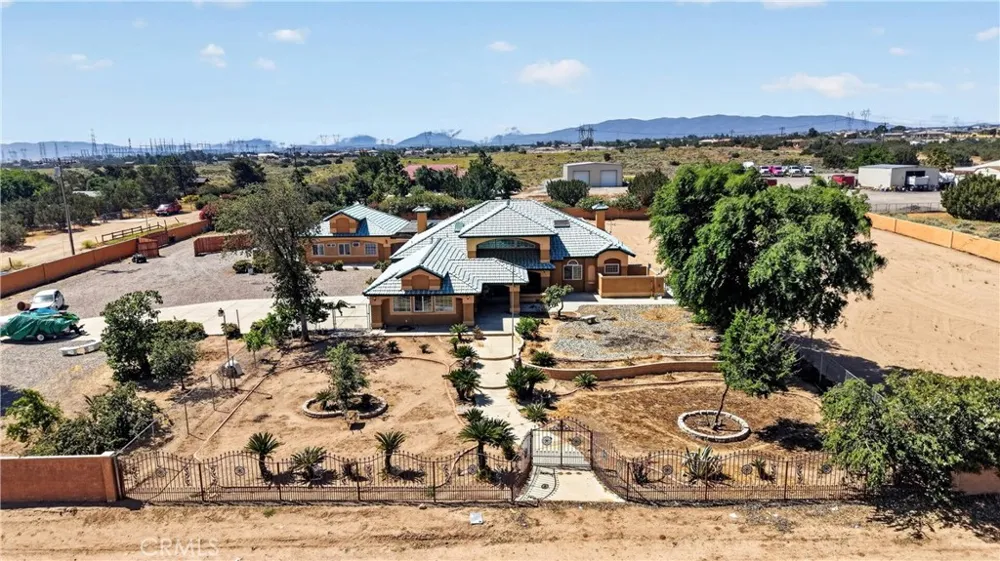 7264 Kuki Oak Hills, CA 92344