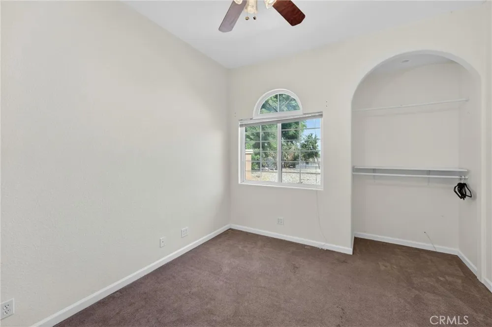 7264 Kuki Oak Hills, CA 92344