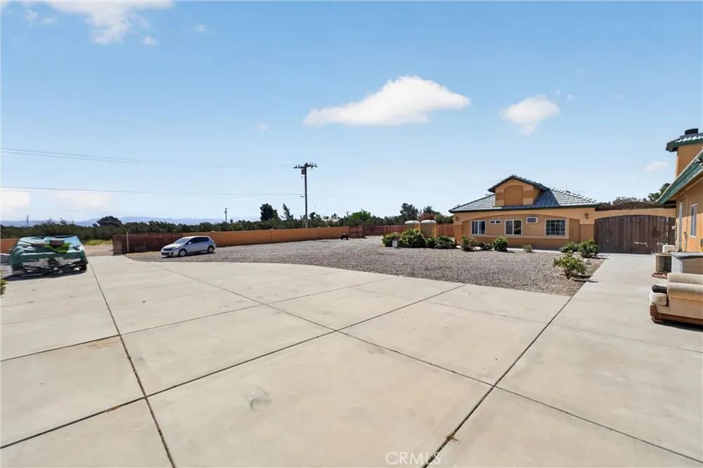 7264 Kuki Oak Hills, CA 92344