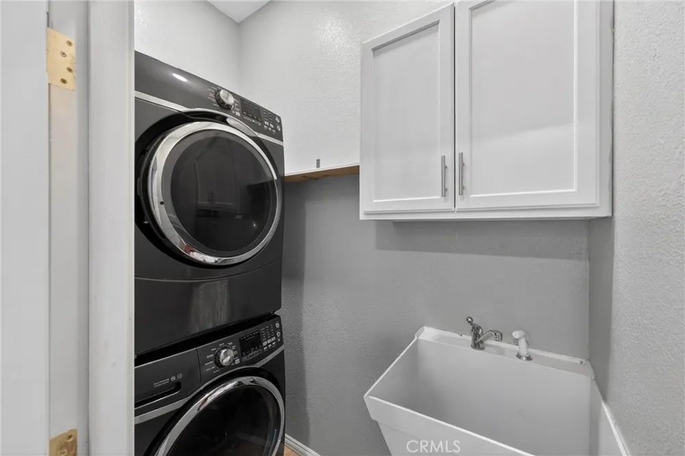 7264 Kuki Oak Hills, CA 92344