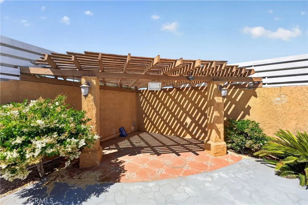 7264 Kuki Oak Hills, CA 92344
