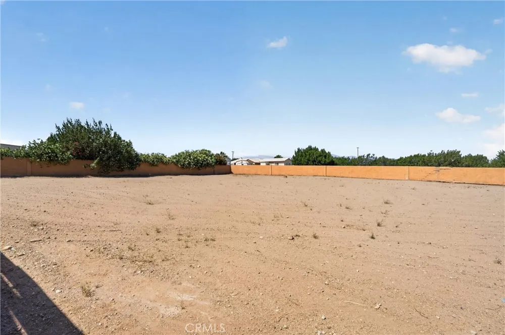 7264 Kuki Oak Hills, CA 92344