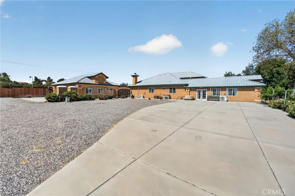 7264 Kuki Oak Hills, CA 92344