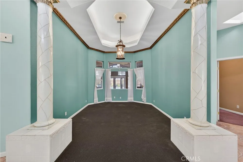 7264 Kuki Oak Hills, CA 92344