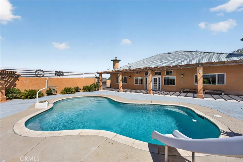 7264 Kuki Oak Hills, CA 92344