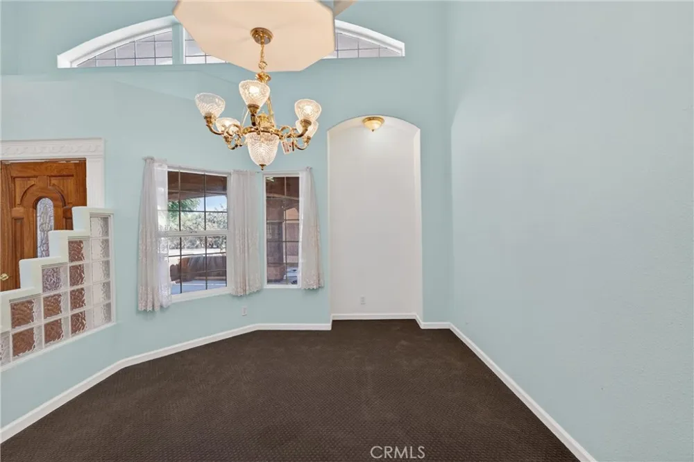 7264 Kuki Oak Hills, CA 92344