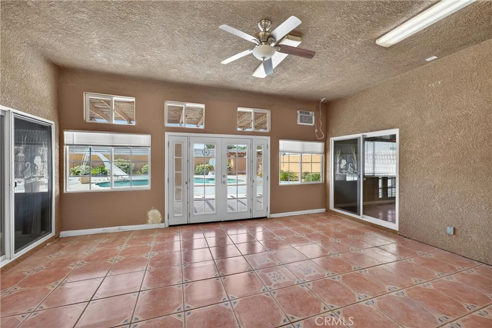 7264 Kuki Oak Hills, CA 92344