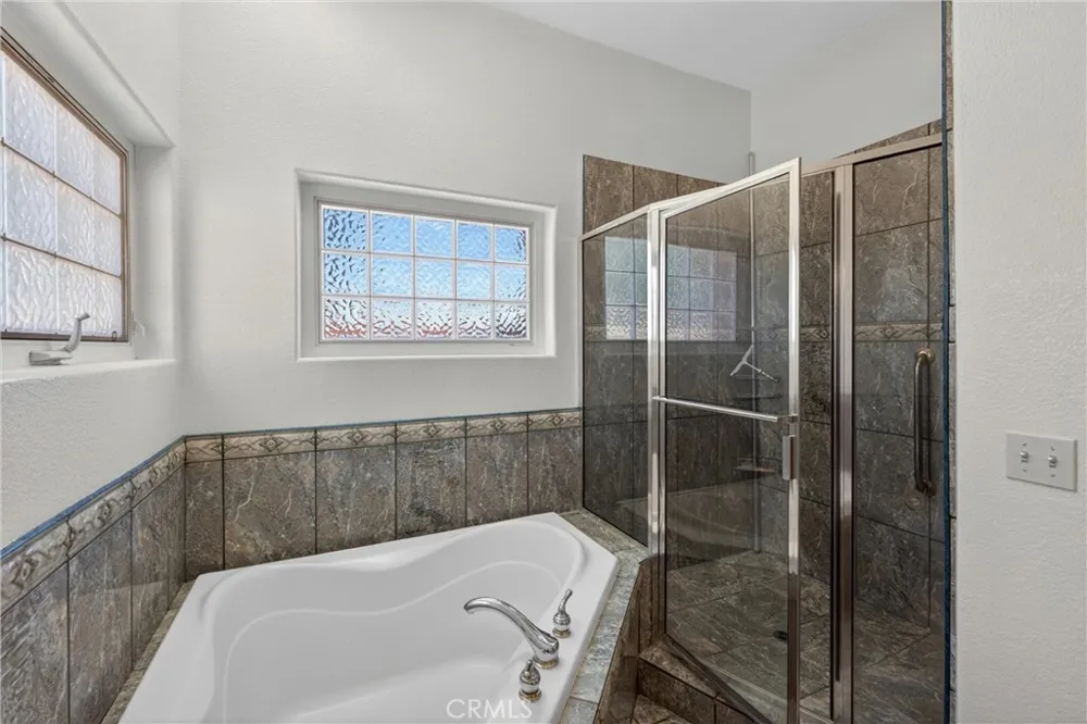 7264 Kuki Oak Hills, CA 92344