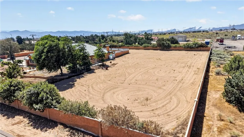 7264 Kuki Oak Hills, CA 92344