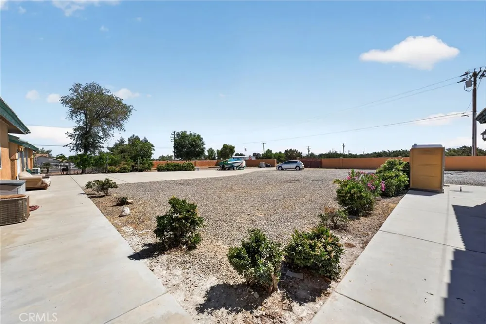7264 Kuki Oak Hills, CA 92344