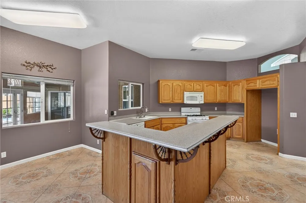 7264 Kuki Oak Hills, CA 92344