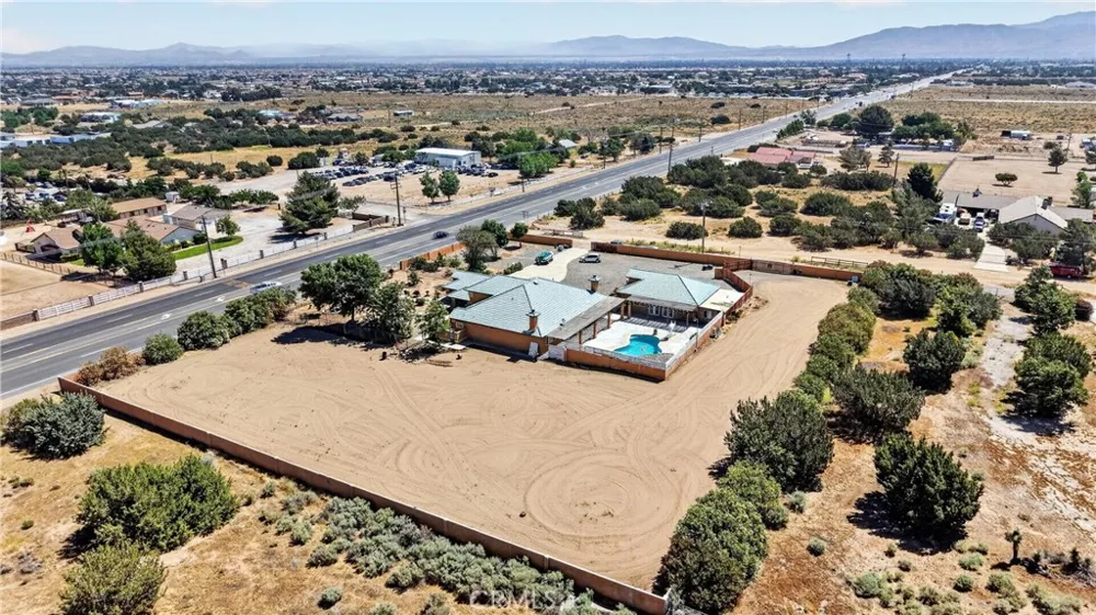 7264 Kuki Oak Hills, CA 92344