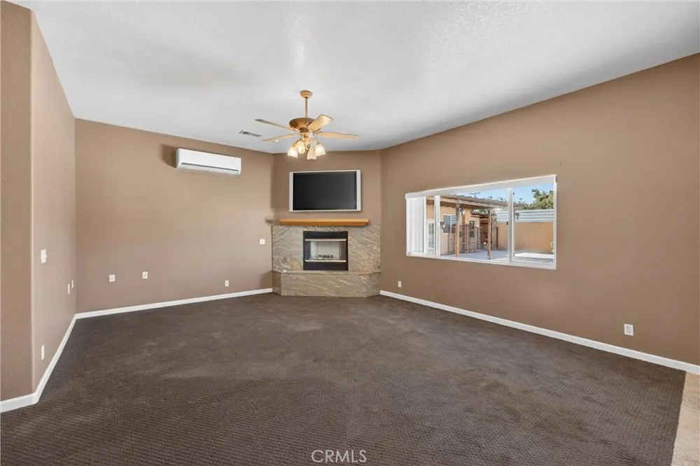 7264 Kuki Oak Hills, CA 92344