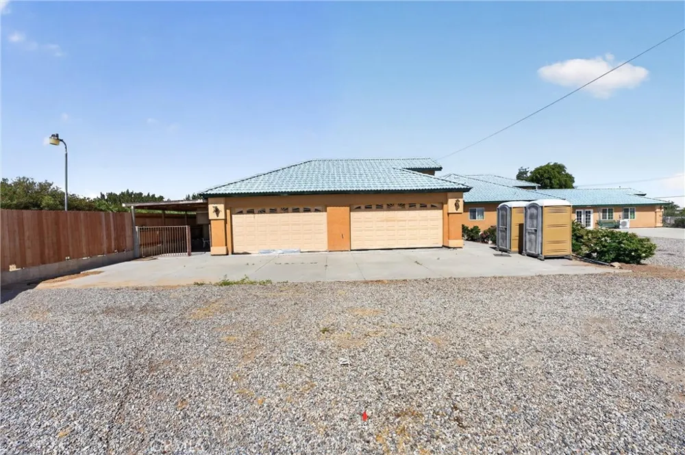 7264 Kuki Oak Hills, CA 92344