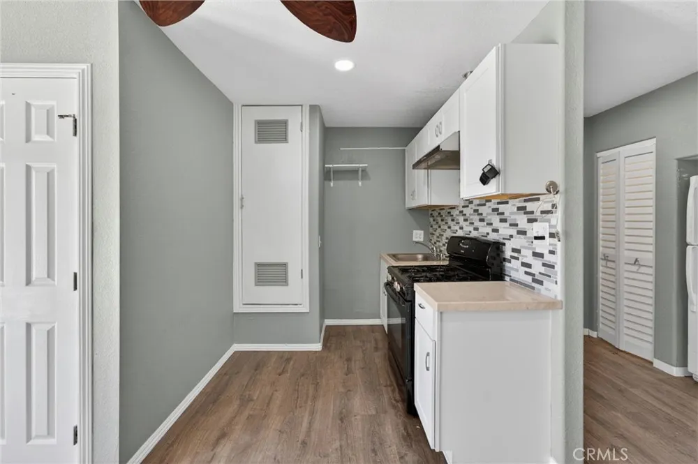 7264 Kuki Oak Hills, CA 92344