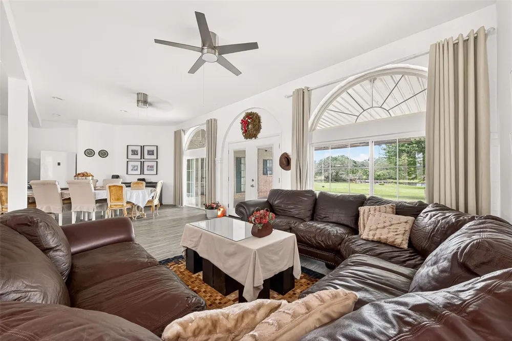 1218 Forest Oak Drive Altair, TX 77442