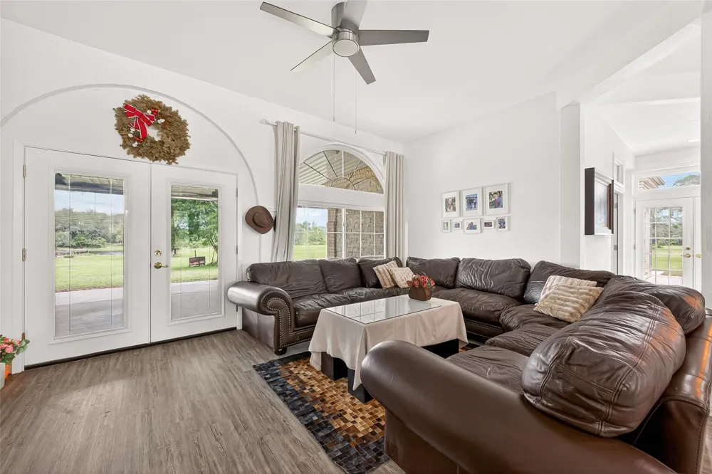 1218 Forest Oak Drive Altair, TX 77442