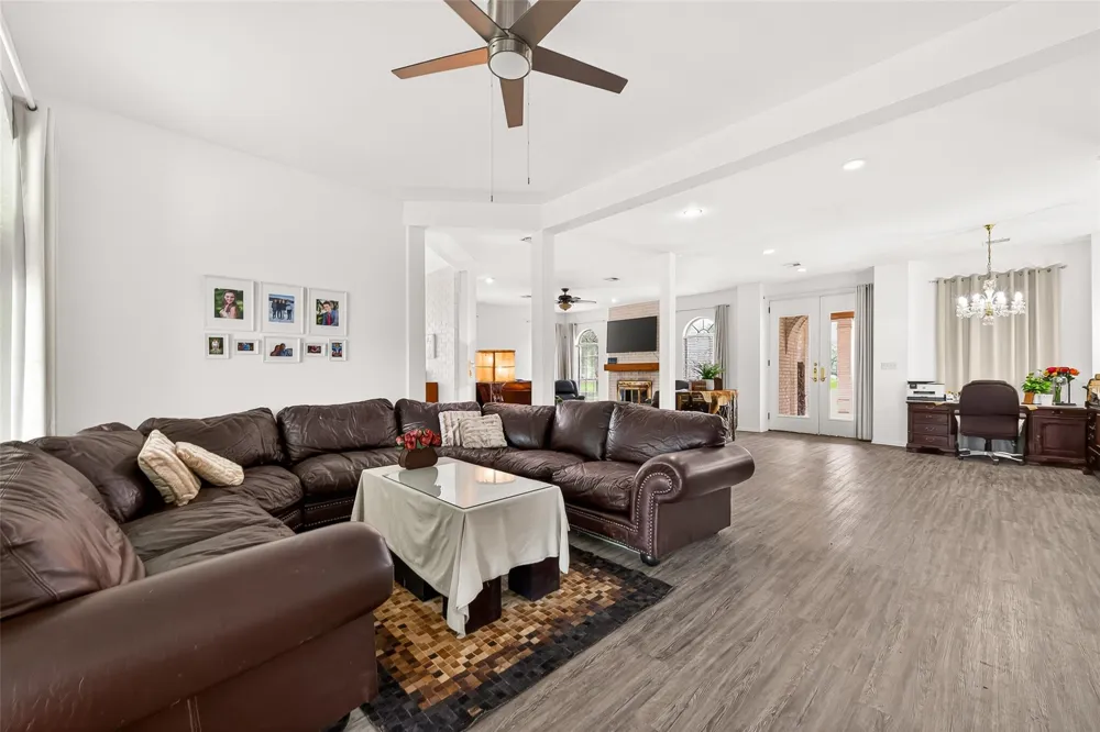 1218 Forest Oak Drive Altair, TX 77442
