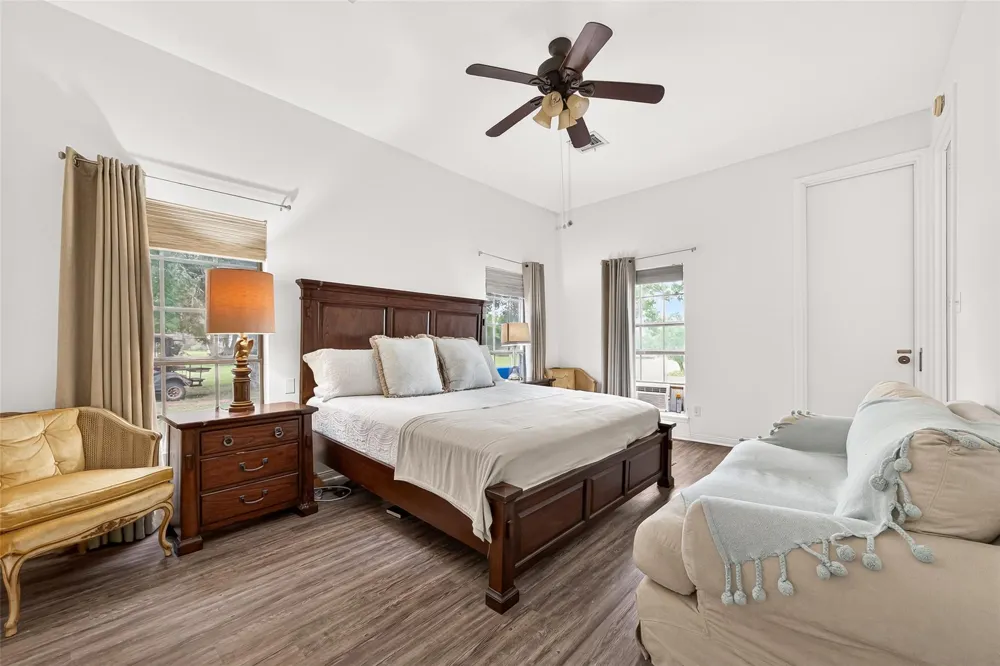 1218 Forest Oak Drive Altair, TX 77442