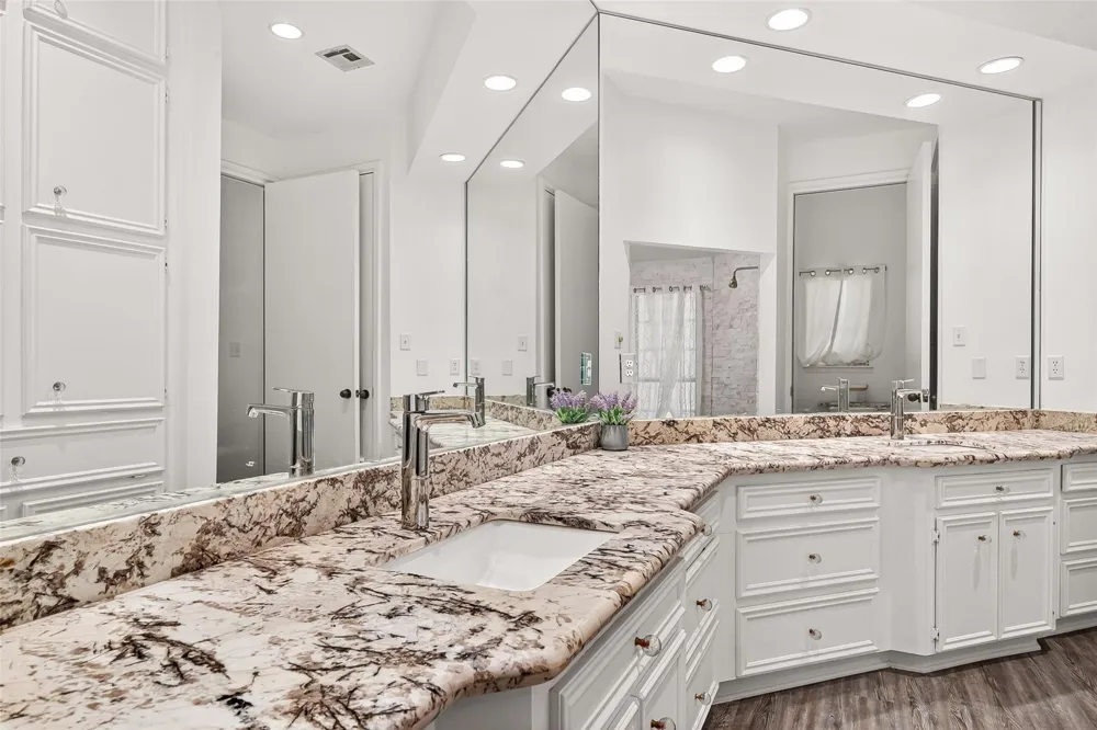 1218 Forest Oak Drive Altair, TX 77442