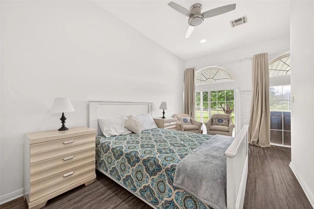 1218 Forest Oak Drive Altair, TX 77442