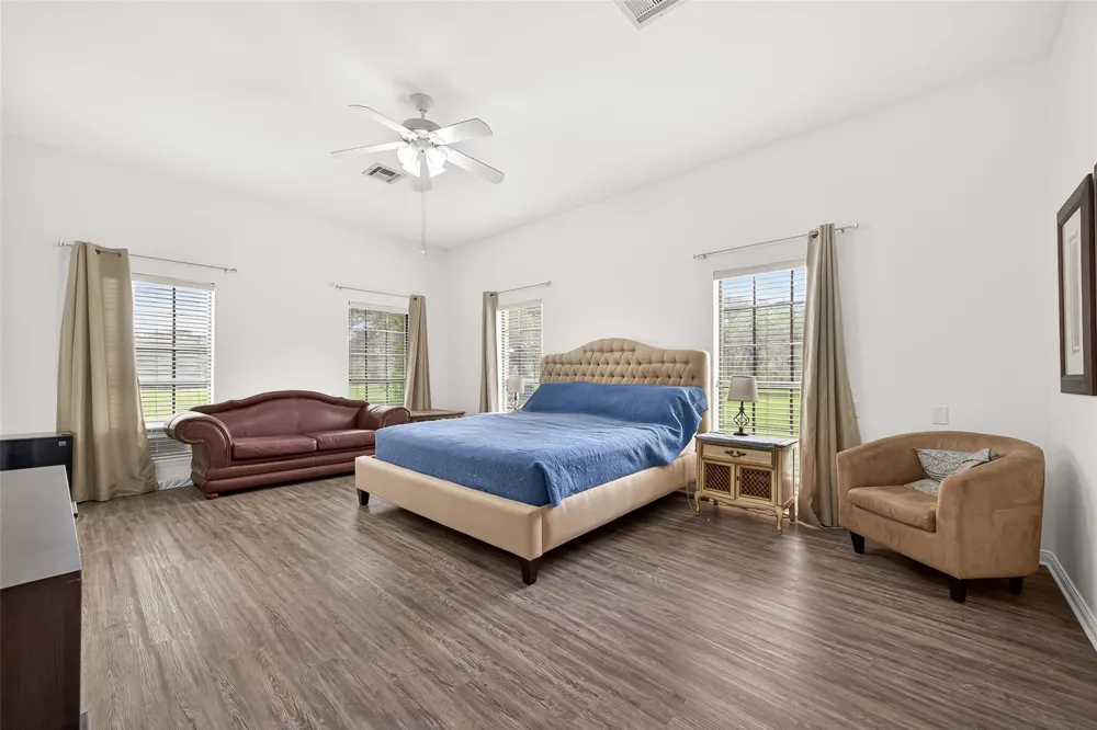 1218 Forest Oak Drive Altair, TX 77442